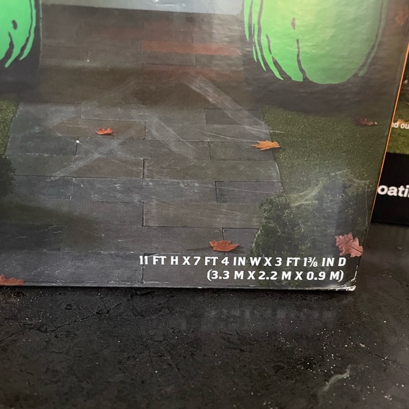 LED Inflatable Skull Archway - Green - Picture 4 of 8